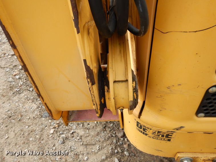 image for item DR0540 2000 John Deere 250  skid steer loader