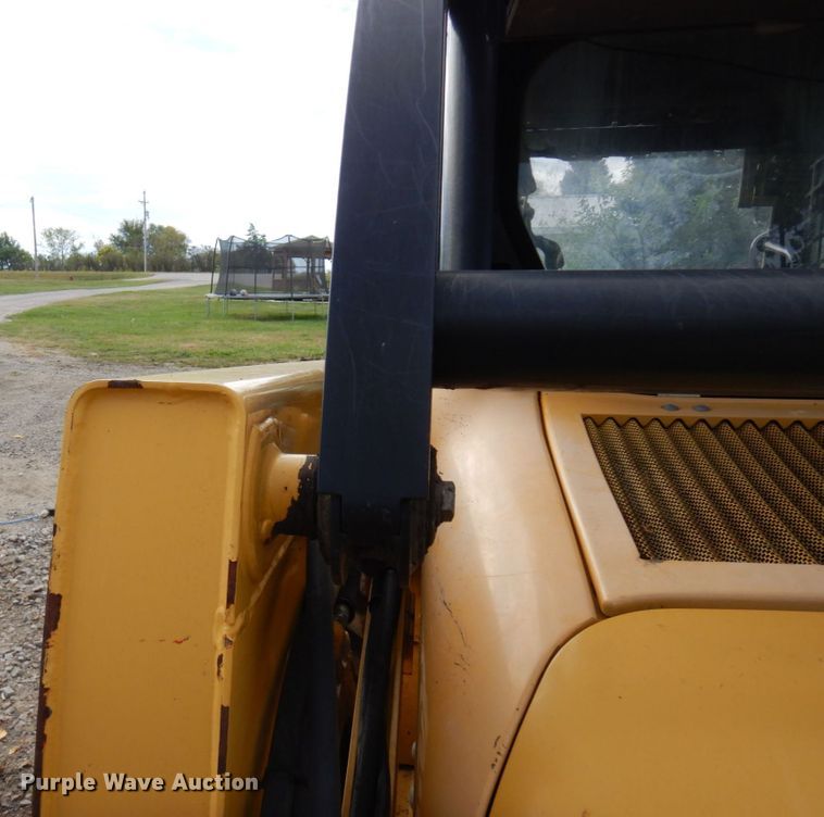 image for item DR0540 2000 John Deere 250  skid steer loader