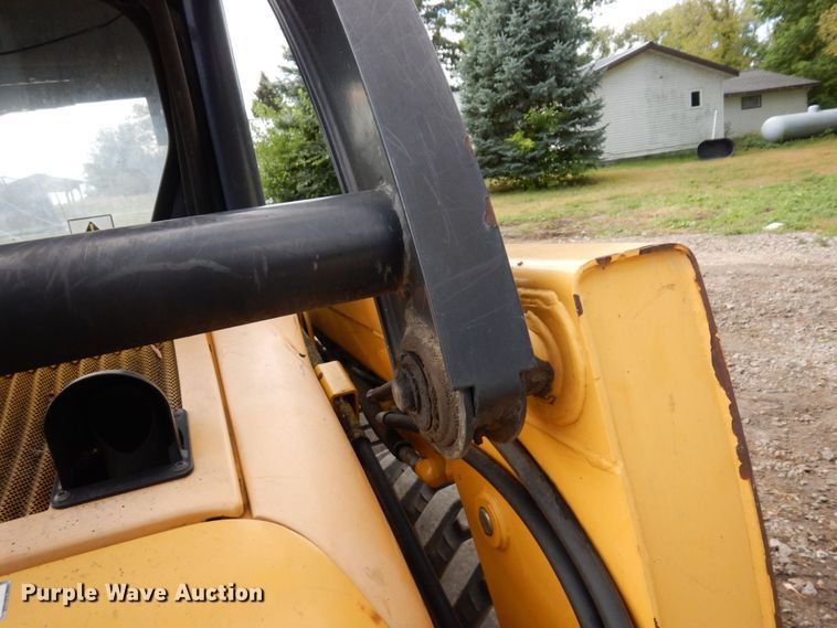 image for item DR0540 2000 John Deere 250  skid steer loader