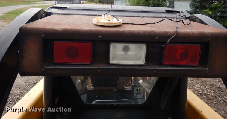 image for item DR0540 2000 John Deere 250  skid steer loader