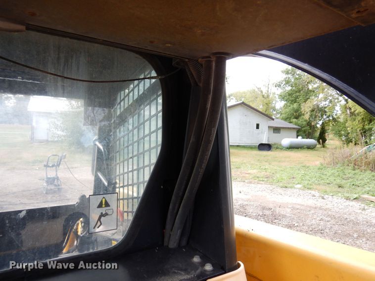 image for item DR0540 2000 John Deere 250  skid steer loader