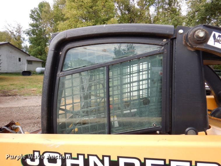 image for item DR0540 2000 John Deere 250  skid steer loader