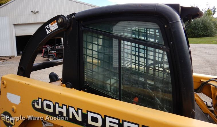 image for item DR0540 2000 John Deere 250  skid steer loader