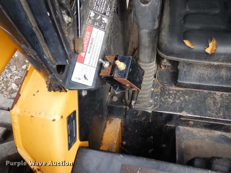 image for item DR0540 2000 John Deere 250  skid steer loader