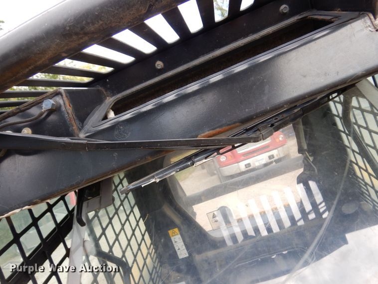 image for item DR0540 2000 John Deere 250  skid steer loader