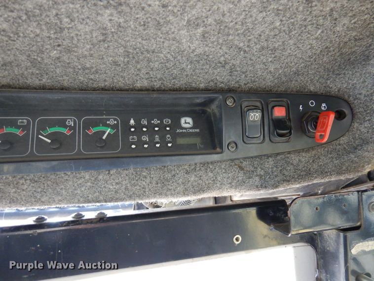 image for item DR0540 2000 John Deere 250  skid steer loader