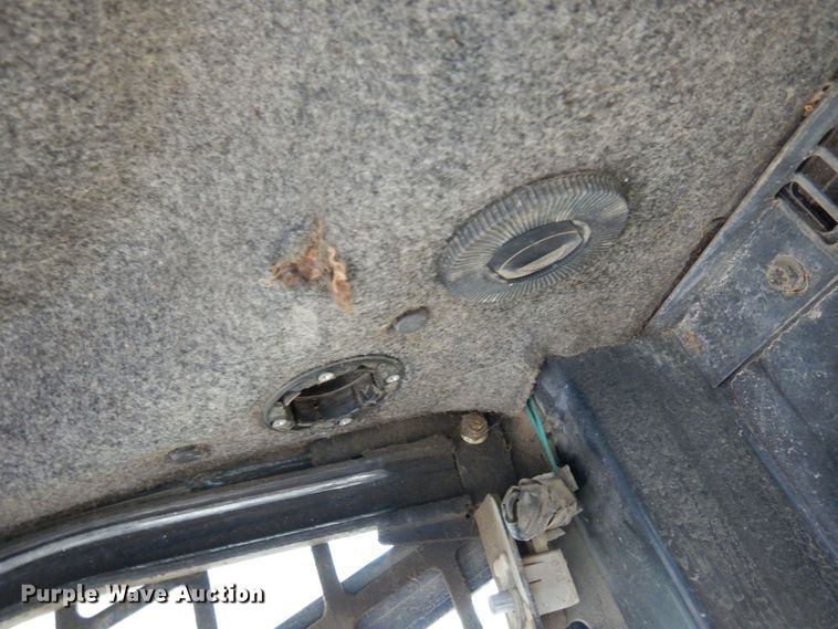 image for item DR0540 2000 John Deere 250  skid steer loader