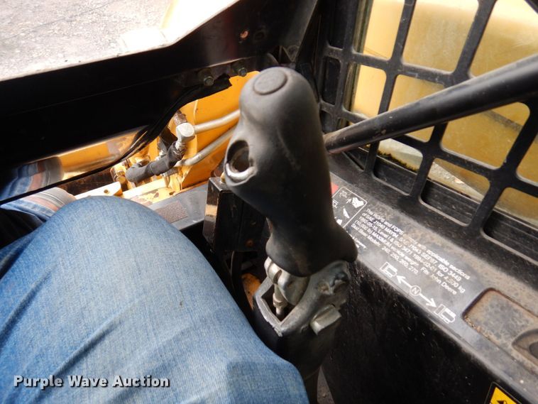 image for item DR0540 2000 John Deere 250  skid steer loader