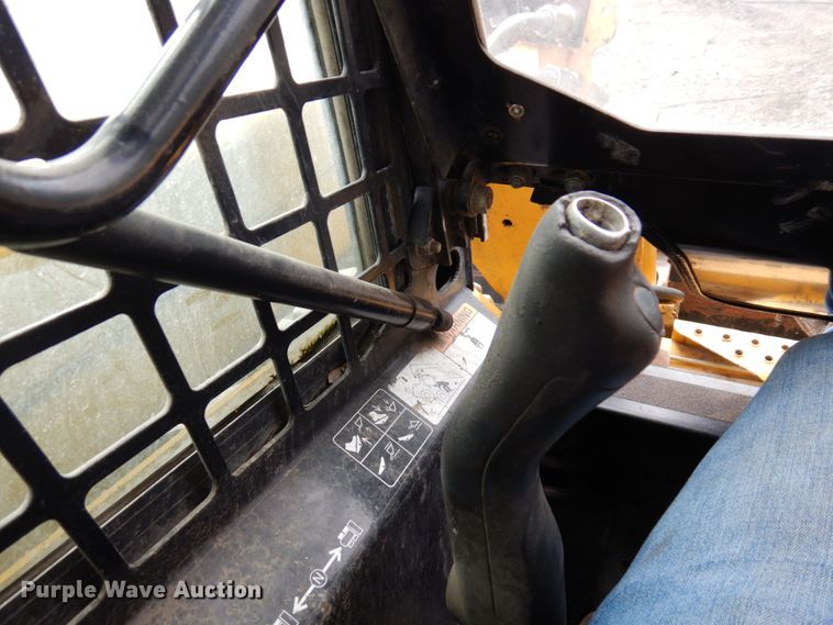 image for item DR0540 2000 John Deere 250  skid steer loader