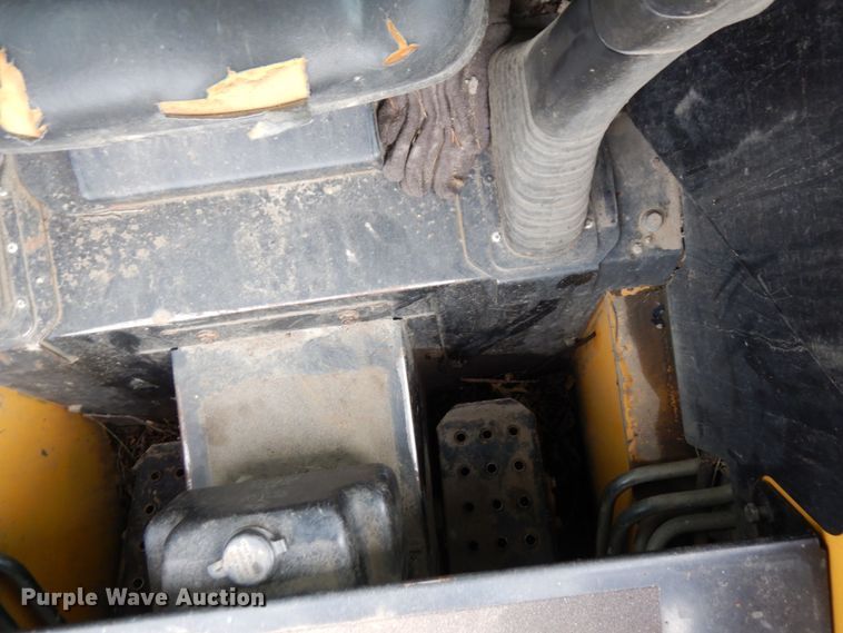 image for item DR0540 2000 John Deere 250  skid steer loader