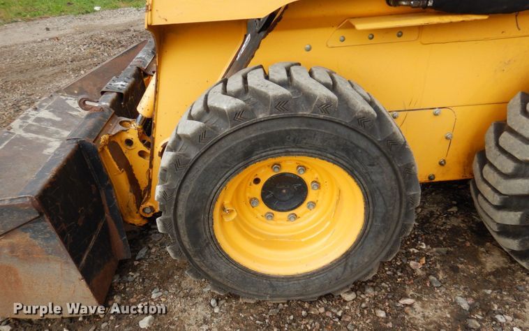 image for item DR0540 2000 John Deere 250  skid steer loader