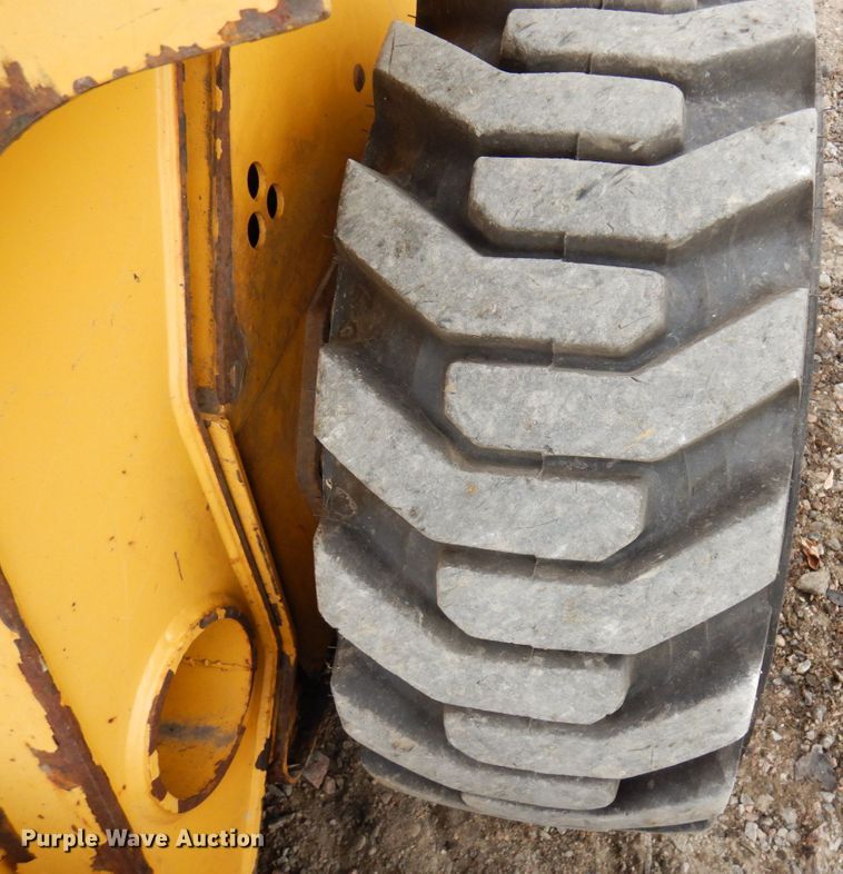 image for item DR0540 2000 John Deere 250  skid steer loader