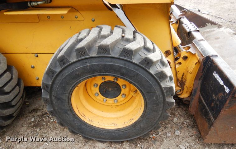 image for item DR0540 2000 John Deere 250  skid steer loader