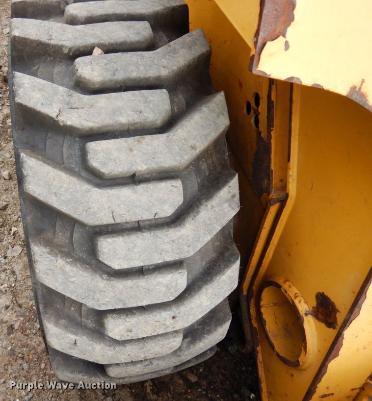 image for item DR0540 2000 John Deere 250  skid steer loader