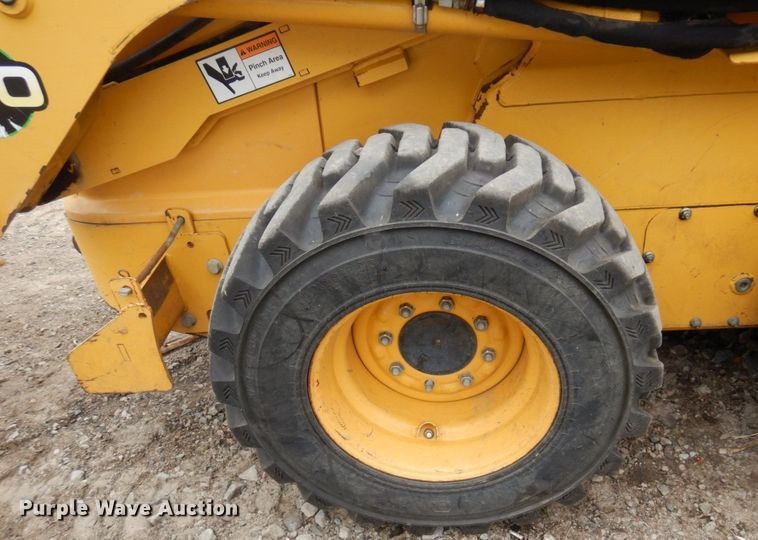 image for item DR0540 2000 John Deere 250  skid steer loader