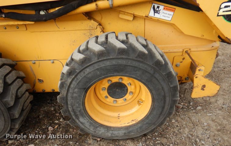 image for item DR0540 2000 John Deere 250  skid steer loader