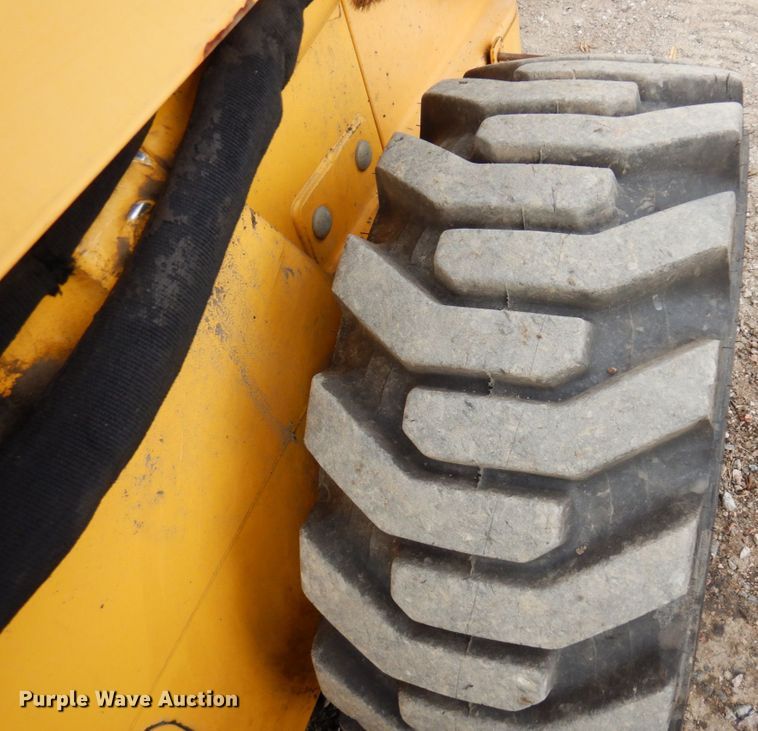 image for item DR0540 2000 John Deere 250  skid steer loader