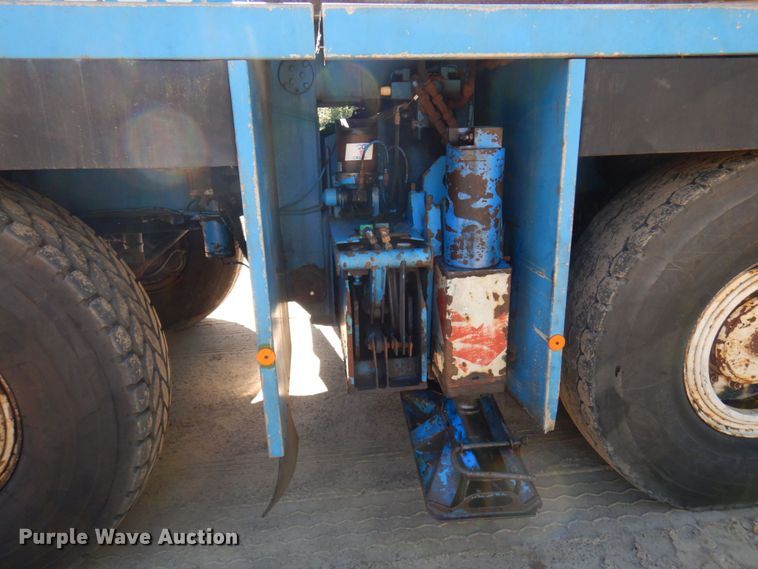 image for item DR0542 1992 Krupp KMK5110  crane