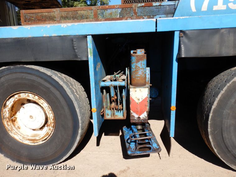 image for item DR0542 1992 Krupp KMK5110  crane