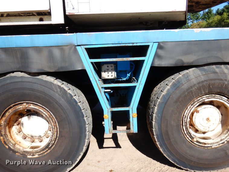 image for item DR0542 1992 Krupp KMK5110  crane