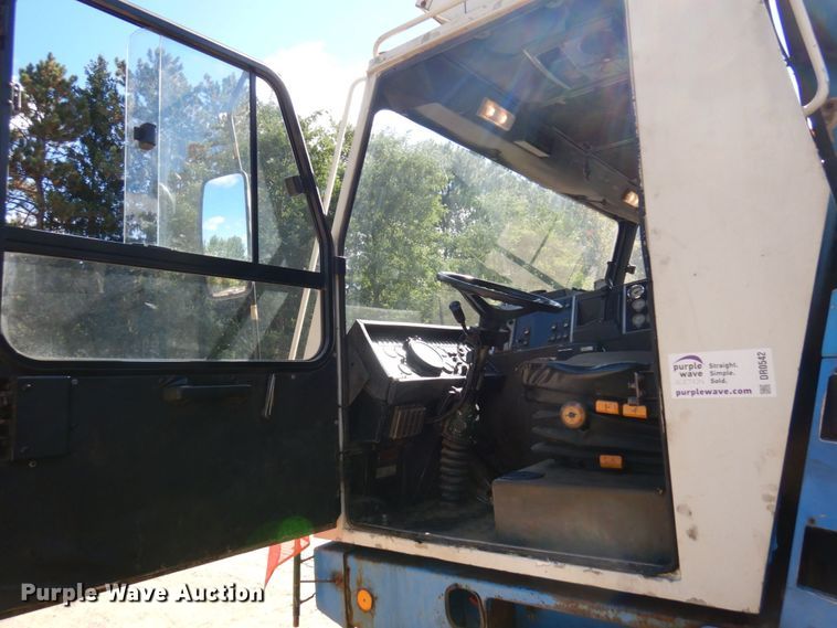 image for item DR0542 1992 Krupp KMK5110  crane