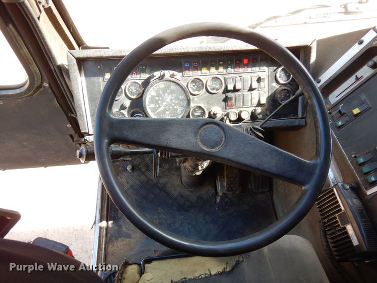 image for item DR0542 1992 Krupp KMK5110  crane