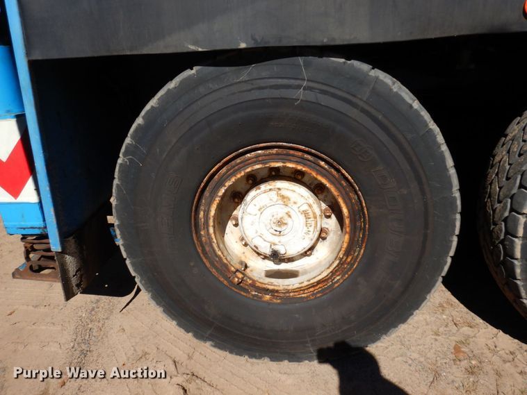 image for item DR0542 1992 Krupp KMK5110  crane