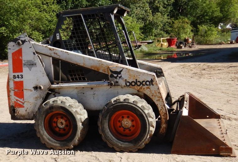image for item DR0546 1989 Bobcat 843  skid steer loader