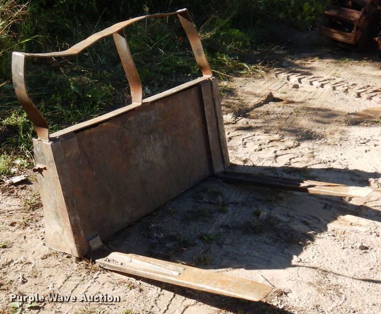 image for item DR0546 1989 Bobcat 843  skid steer loader