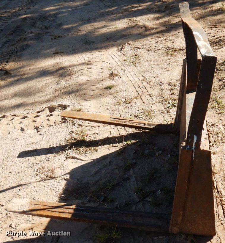 image for item DR0546 1989 Bobcat 843  skid steer loader