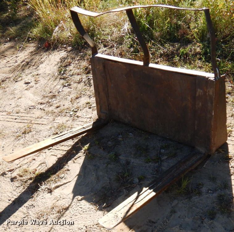 image for item DR0546 1989 Bobcat 843  skid steer loader