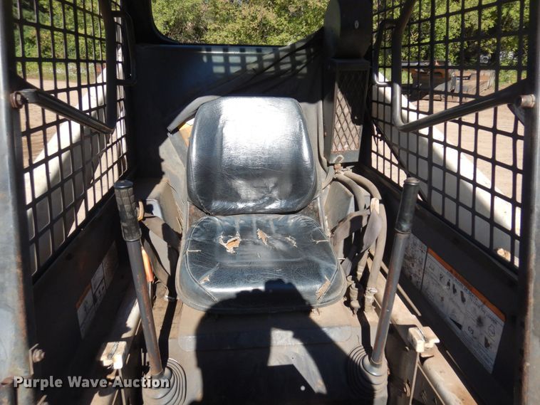 image for item DR0546 1989 Bobcat 843  skid steer loader
