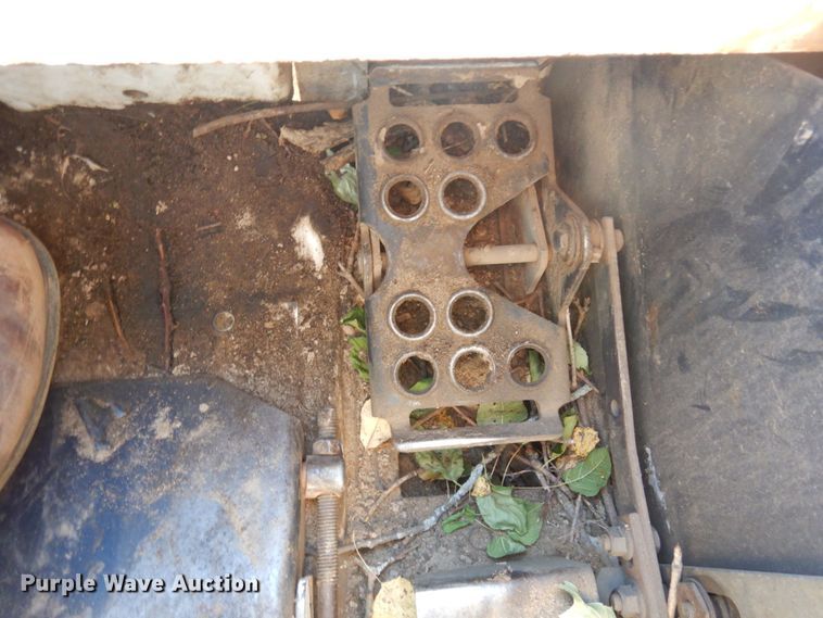 image for item DR0546 1989 Bobcat 843  skid steer loader