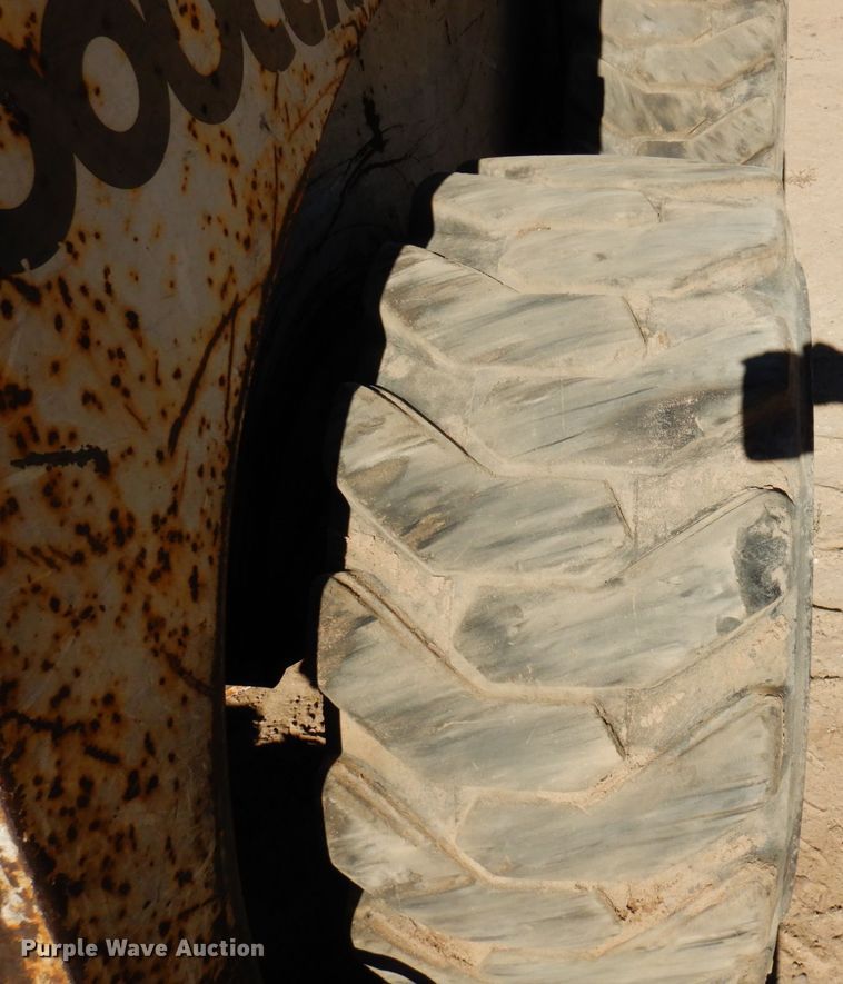 image for item DR0546 1989 Bobcat 843  skid steer loader