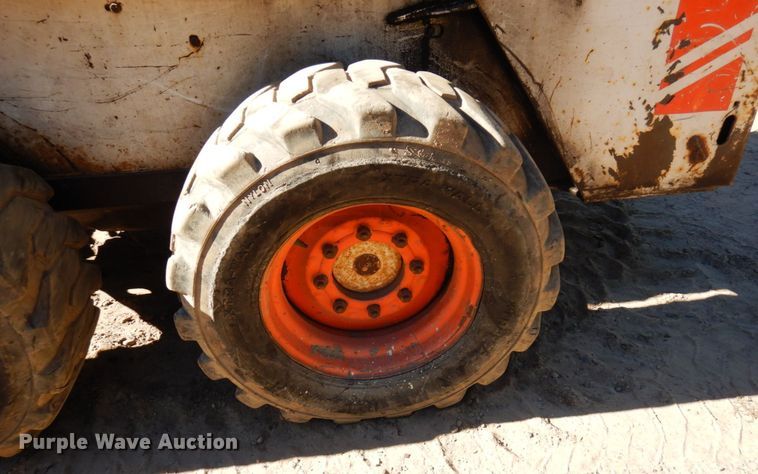 image for item DR0546 1989 Bobcat 843  skid steer loader