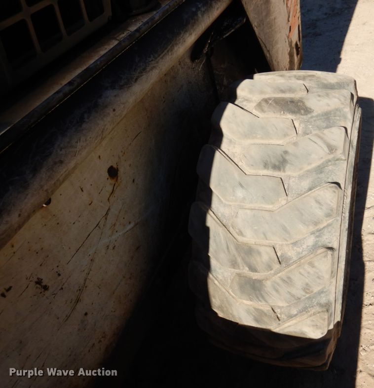 image for item DR0546 1989 Bobcat 843  skid steer loader