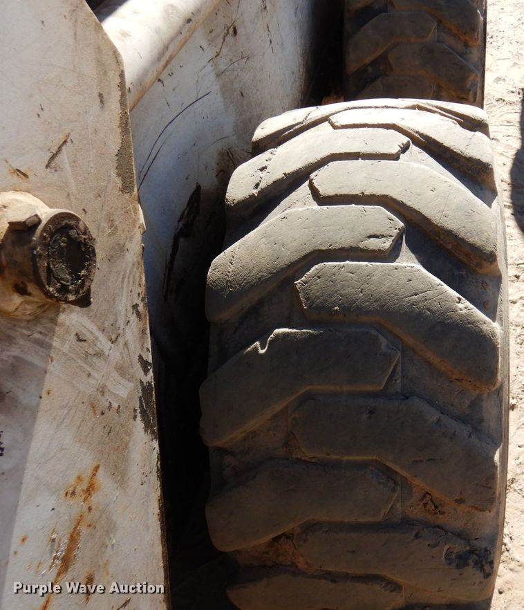 image for item DR0546 1989 Bobcat 843  skid steer loader