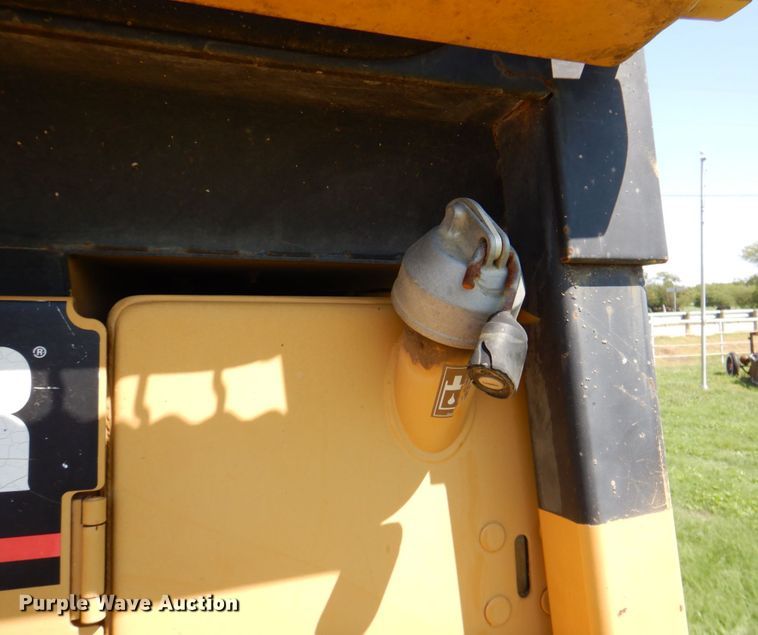 image for item DR2034 2001 Caterpillar 939C  track loader