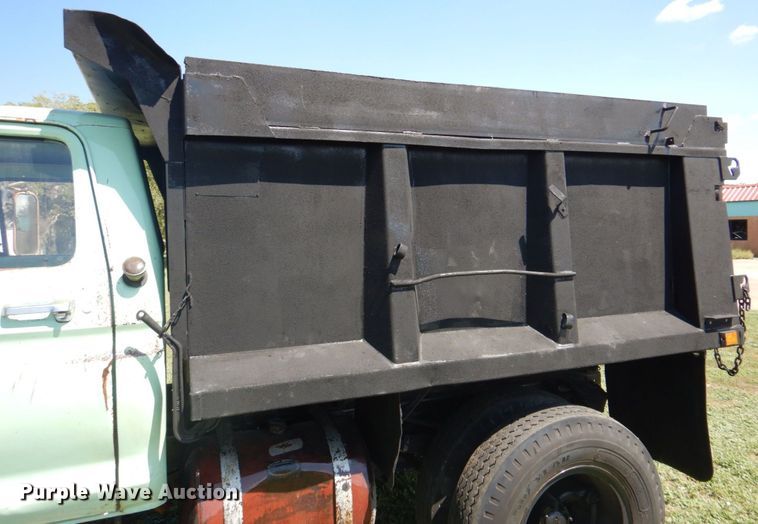 image for item DR2036 1977 Ford F600  dump truck