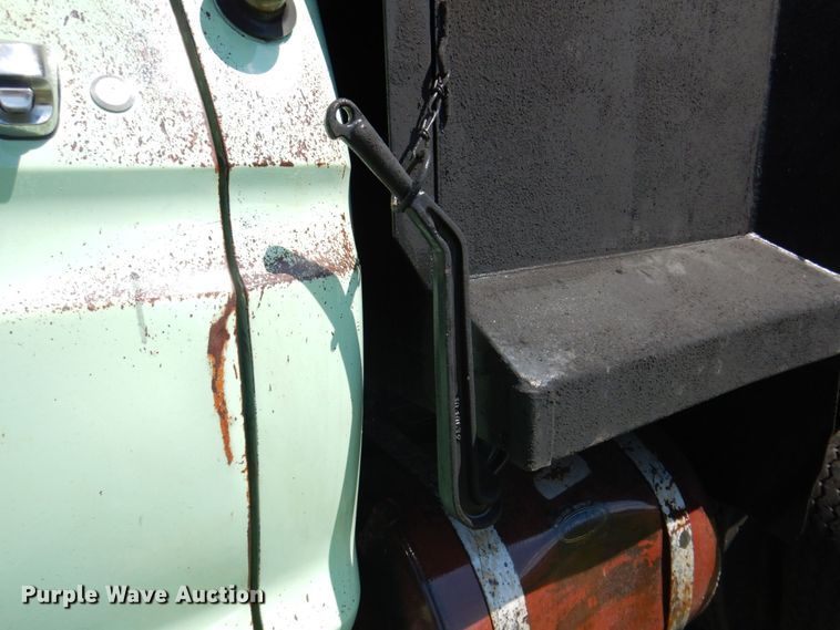 image for item DR2036 1977 Ford F600  dump truck