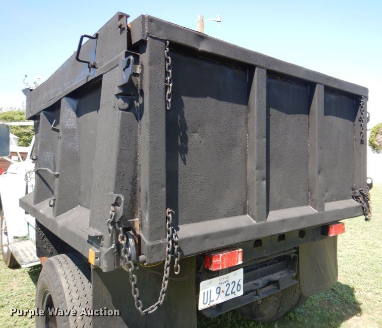 image for item DR2036 1977 Ford F600  dump truck