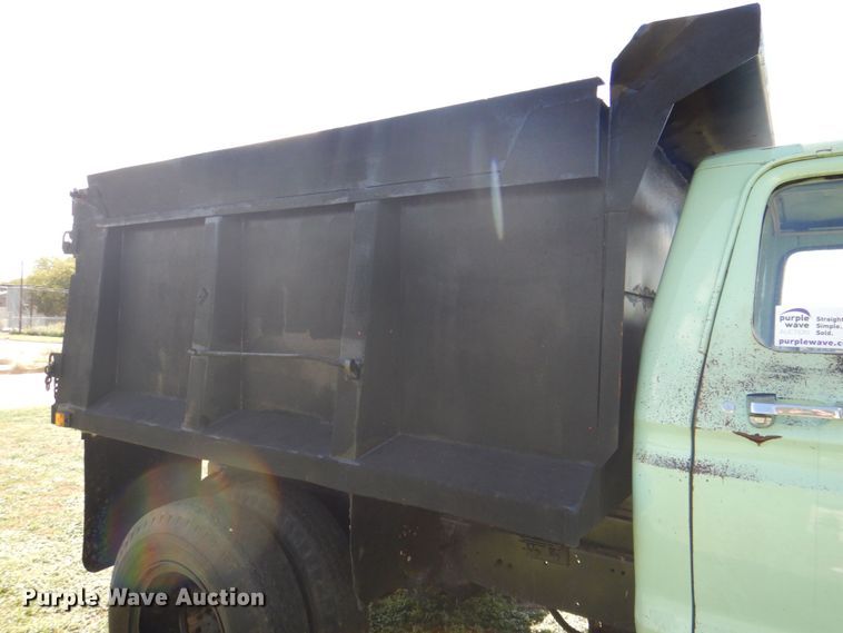 image for item DR2036 1977 Ford F600  dump truck