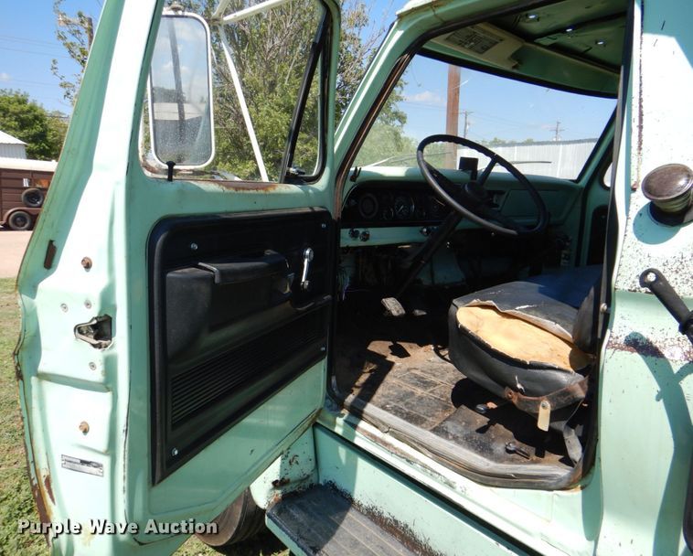 image for item DR2036 1977 Ford F600  dump truck