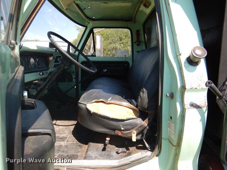 image for item DR2036 1977 Ford F600  dump truck