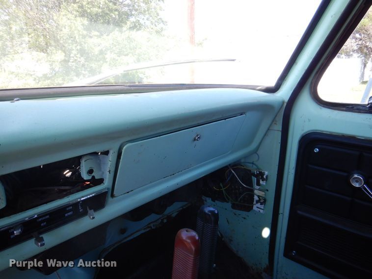 image for item DR2036 1977 Ford F600  dump truck