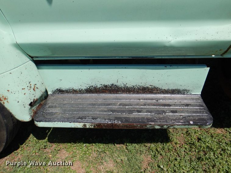 image for item DR2036 1977 Ford F600  dump truck