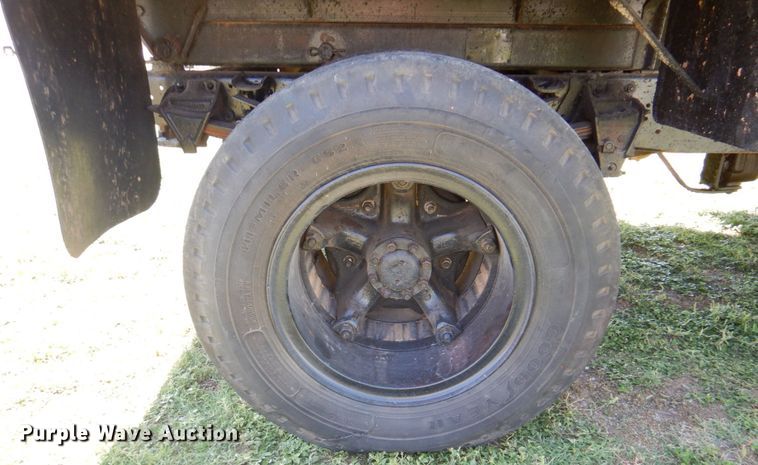 image for item DR2036 1977 Ford F600  dump truck