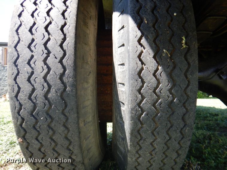 image for item DR2036 1977 Ford F600  dump truck