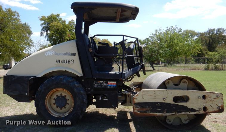 image for item DR2048 2005 Ingersoll Rand SD-70  single drum vibratory roller