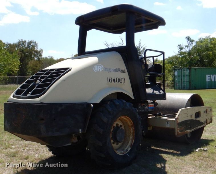 image for item DR2048 2005 Ingersoll Rand SD-70  single drum vibratory roller
